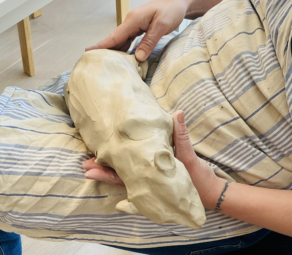 Skulpturarbejde i Formningsværkstedet
